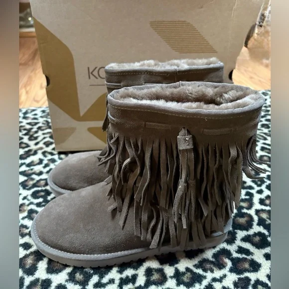 NIB Ugg by Koolaburra Cable Fringe Boots - Picture 4 of 6